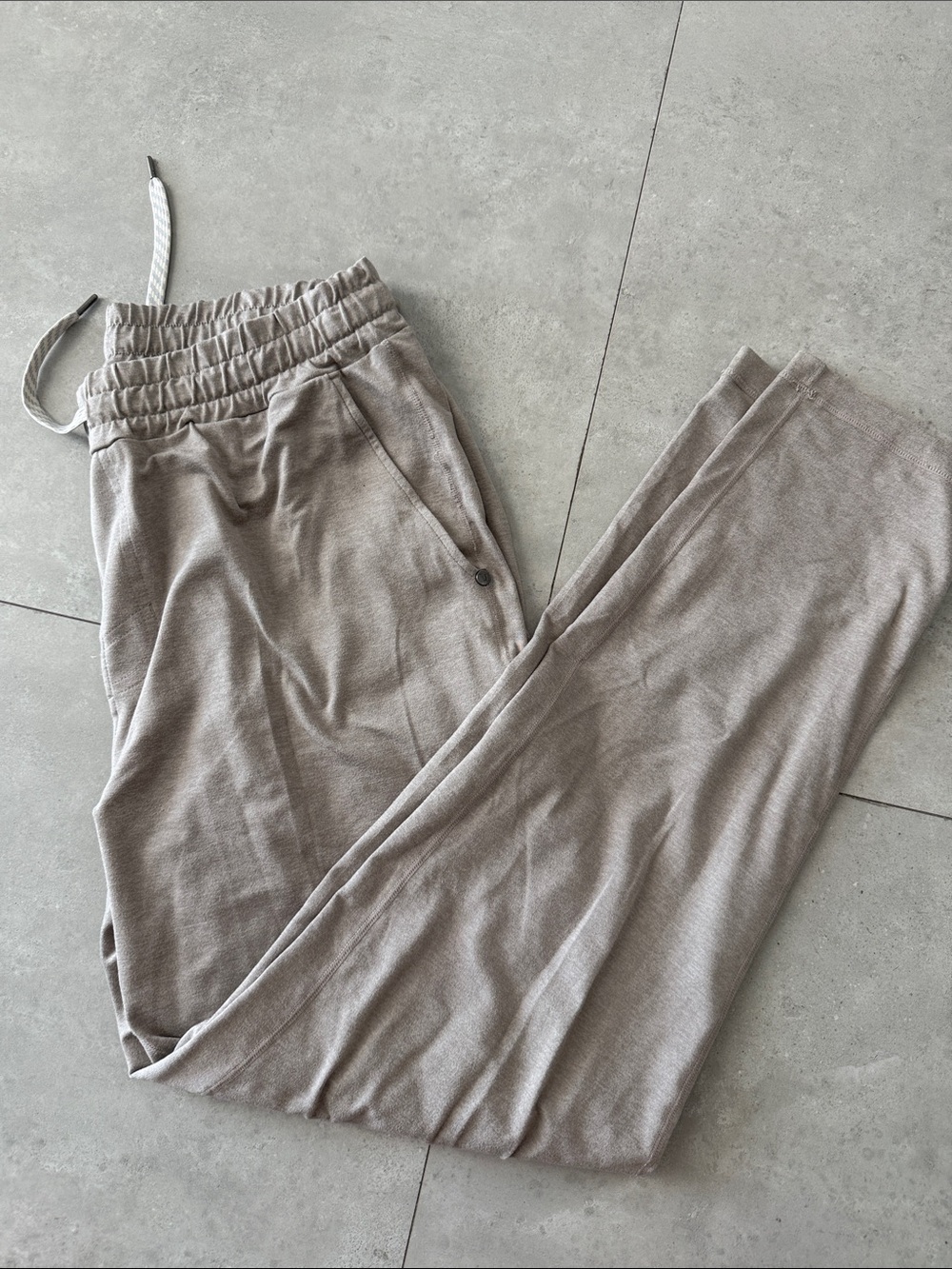 Comfort-Fit Men’s Joggers – Taupe